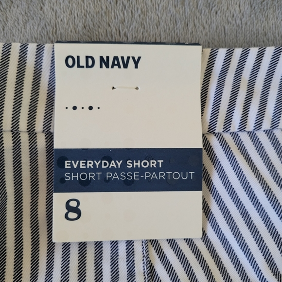 Old Navy Everyday 5" Short - Picture 4 of 4